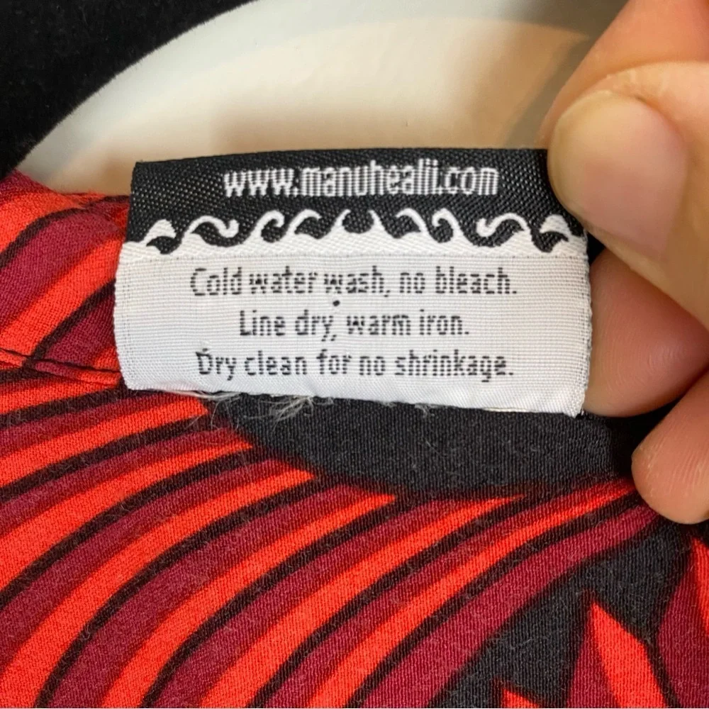 MANUHEALI’I Hawaii Men’s Aloha Shirt Red Black